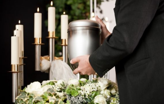 Comment préparer les obsèques d’un proche ?