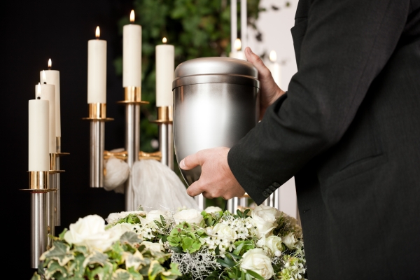 Comment préparer les obsèques d’un proche ?