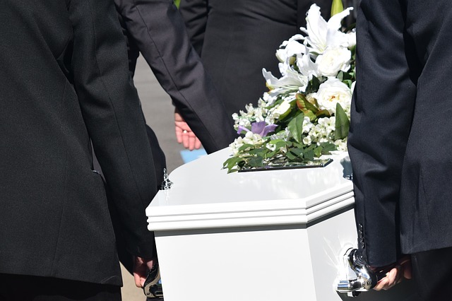 Pourquoi contacter des pompes funèbres lors d’un deuil ?