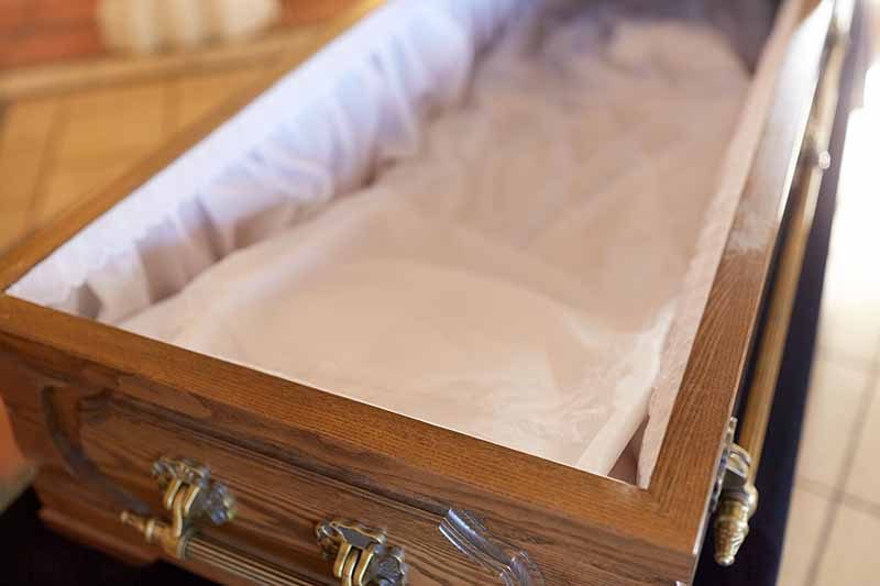 Capiton d’un cercueil : utilité et différents types