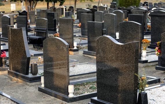 Comment choisir une pierre tombale ?