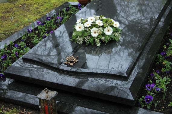 Acheter un monument funéraire : pourquoi s'adresser à un marbrier funéraire ?