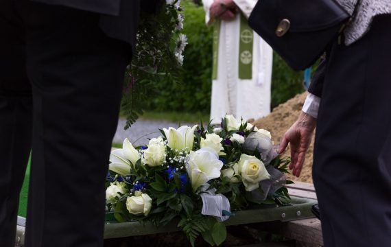 Gestion complète des funérailles : quels sont les services proposés par les agences spécialisées ? 
