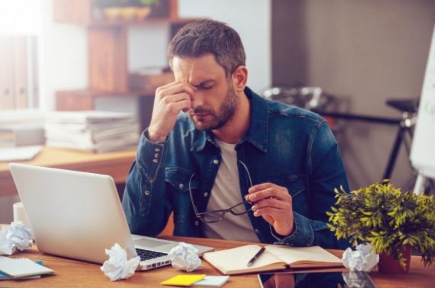 Comment gérer le deuil au travail : Conseils pour les cadres et les employés