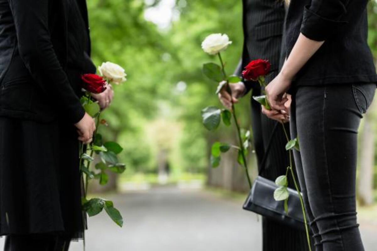 Est-il possible de combiner les rituels funéraires de différentes cultures ou religions ?