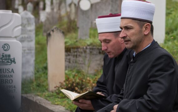 Quels sont les rituels et les pratiques courantes lors d’une cérémonie funéraire musulmane ?
