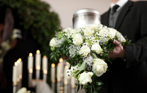 Quels sont les avantages de la planification préalable des funérailles pour la famille ?